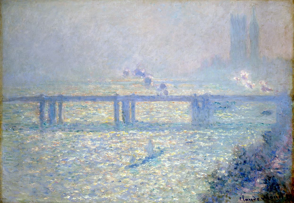 A gray-violet bridge crosses a river sparkling with white and blue light, two small sailboats below and Parliament hazy at right — Claude Monet, Charing Cross Bridge, 1899