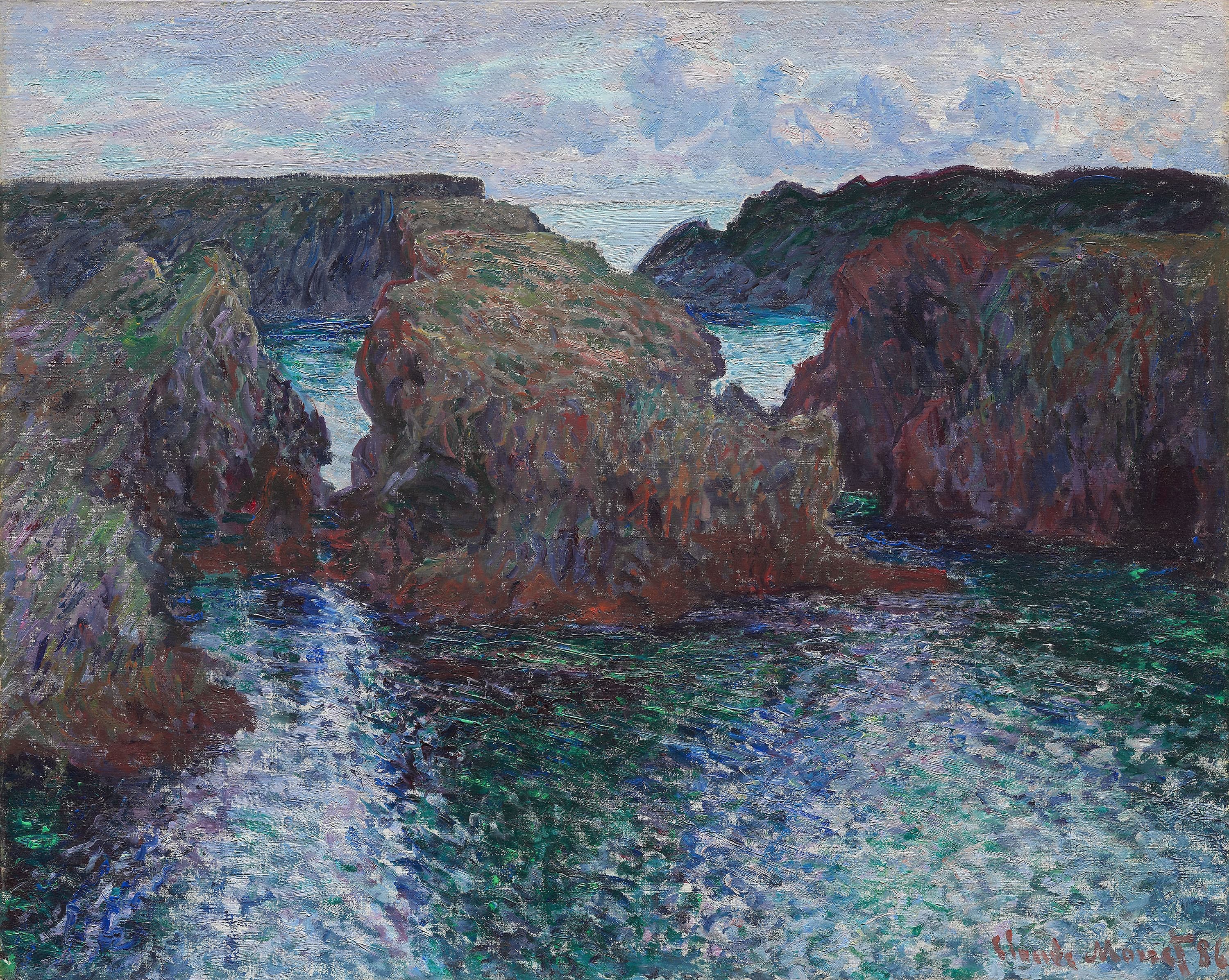 Massive rust and violet rocks surround a narrow green inlet where sunlight glitters on the water, under a soft gray sky — Claude Monet, Rocks at Port-Goulphar, Belle-Île, 1886