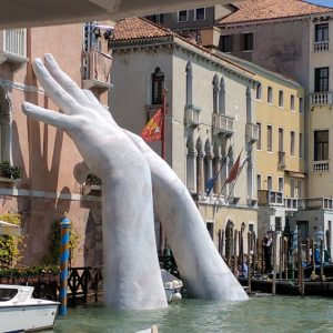 Support - Lorenzo Quinn - 2017 - Venice | Academia Aesthetics
