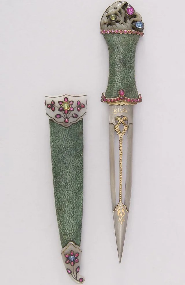 Ottoman Jambiya daggers are traditional daggers that originated in the Ottoman Empire, and are known for their curved blades and ornate, decorative handles | Read more on AcademiaAesthetics.com